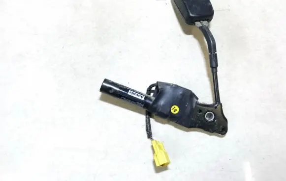 Ford Mondeo MK II Front seatbelt buckle