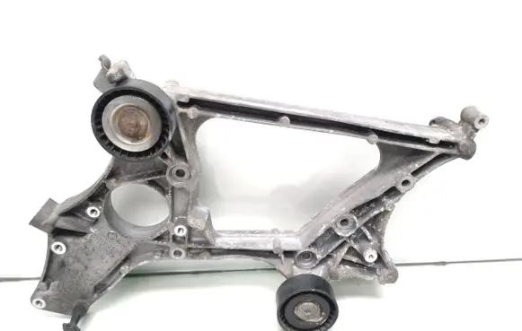 Mercedes-Benz C W204 Generator/alternator bracket A65120109 A6512000270 A6512000370