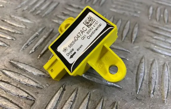 Fiat Freemont Airbag deployment crash/impact sensor 56054047AC 5WK44157