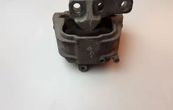 Engine mount bracket