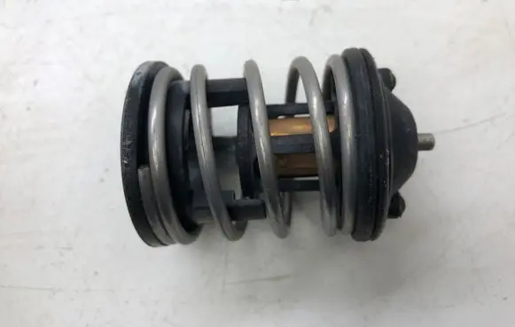 Toyota Avensis T270 Other engine bay part