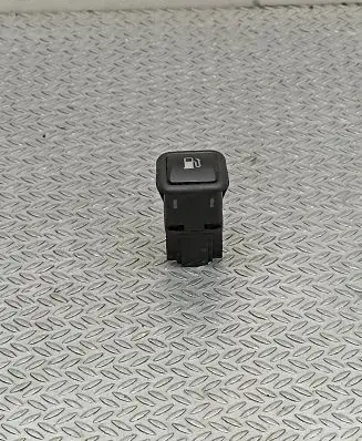 Volkswagen PASSAT B5 Fuel tank opening switch 03000313 3B0959833A