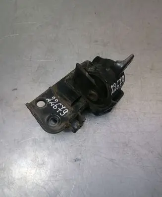 Toyota Auris 150 Engine mount bracket