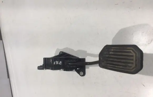 Toyota RAV 4 (XA30) Accelerator throttle pedal 7811042030