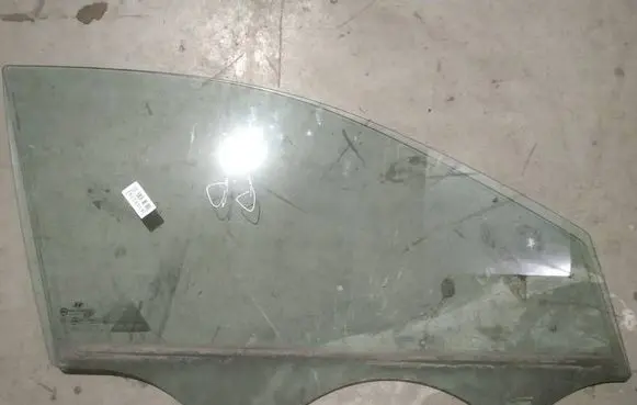 Hyundai i30 Front door window glass four-door as2
