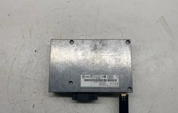 Audi A4 S4 B7 8E 8H Bluetooth control unit module 8P0862335H 065037666