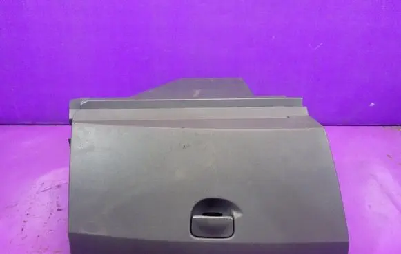 Renault Megane II Glove box