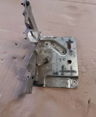 Nissan Qashqai Engine control unit holder 