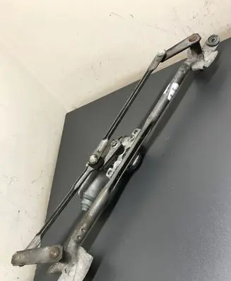 Opel Insignia A Front wiper linkage and motor