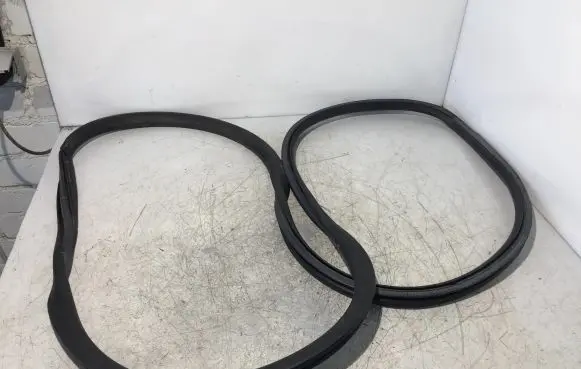 Toyota Proace Rubber seal front door (on door) 