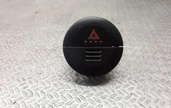 Nissan X-Trail T30 Hazard light switch 06016