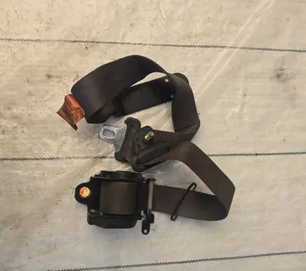 Mitsubishi Montero Front seatbelt Lb8023