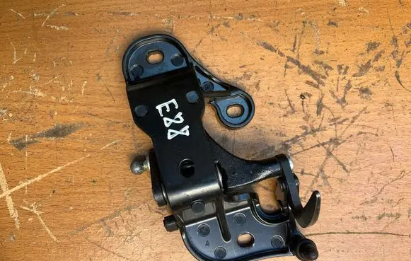 BMW 1 E82 E88 Convertible roof lock/latch 7190702 54347190702