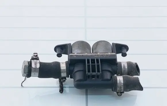 BMW 7 E38 Coolant heater control valve 1147412137 8374995 64128374995