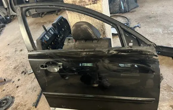 Volvo V50 Front door