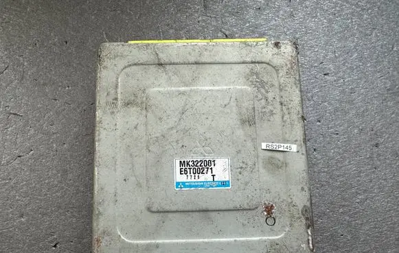 Mitsubishi Pajero Engine control unit/module ECU MK322001 E6T00271