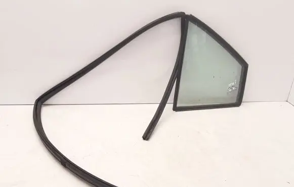 Hyundai Sonata Rear vent window glass 43R000383 DOT748 M42