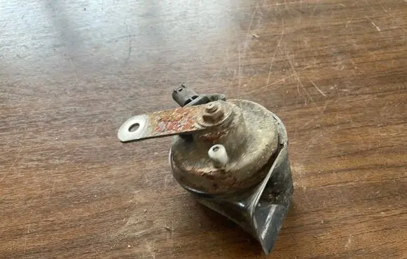 BMW 5 E39 Horn signal