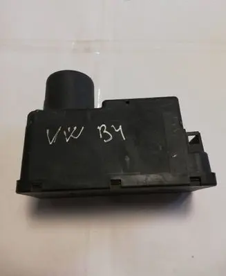 Volkswagen PASSAT B4 Central locking vacuum pump 1H0962257E