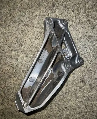 BMW 5 E28 Engine mounting bracket 1175603