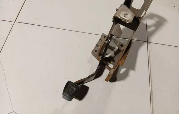 Chevrolet Captiva Brake pedal 