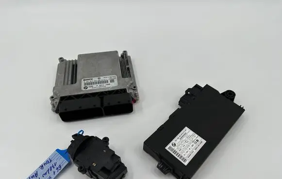 BMW 5 E60 E61 Engine ECU kit and lock set 13617811700 61359147217 66126954722