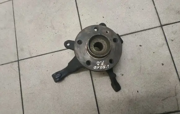 Opel Vivaro Front wheel hub