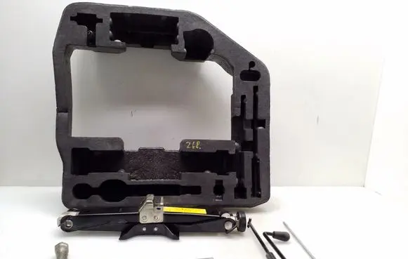Audi A4 S4 B8 8K Tool set 8T0012109A
