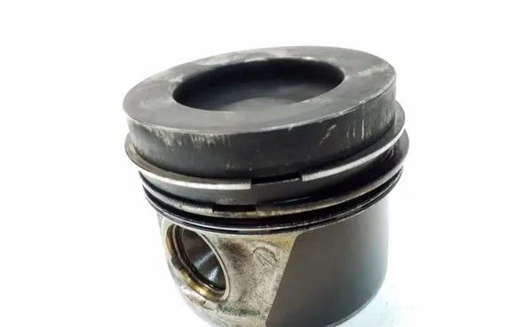 Volkswagen Jetta VI Piston 