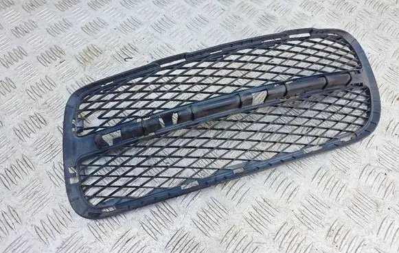 Volkswagen Touareg I Front bumper lower grill 7L6853665A