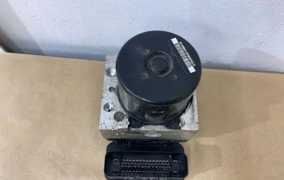 Volkswagen Scirocco ABS Pump 1K0614517CP