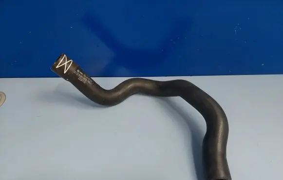 Volkswagen PASSAT B6 Engine coolant pipe/hose 3C0122101BT