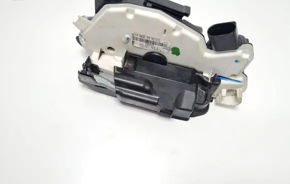 Volkswagen Amarok Front door lock 2H1837015E