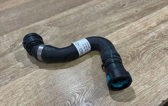 Land Rover Range Rover Evoque L551 Engine coolant pipe/hose L8D28D142AB
