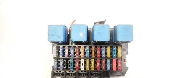 Ford Maverick Fuse box set 72404047 7240-4047