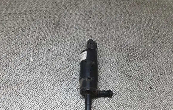 Volkswagen Touran I Headlight washer pump 3B7955681