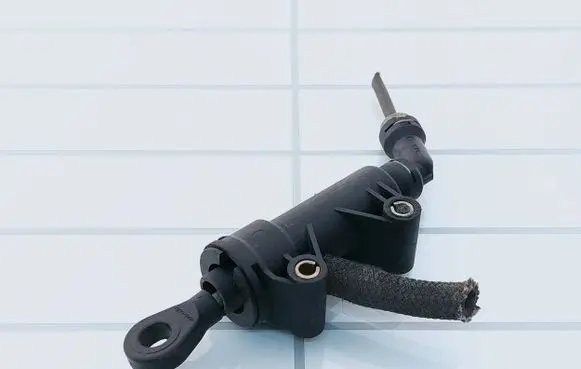 BMW 5 E39 Clutch slave cylinder 1165010