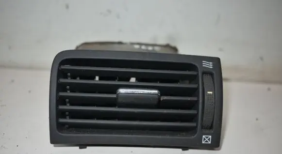 Toyota Avensis T250 Dashboard side air vent grill/cover trim