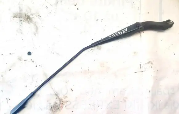 Front wiper blade arm