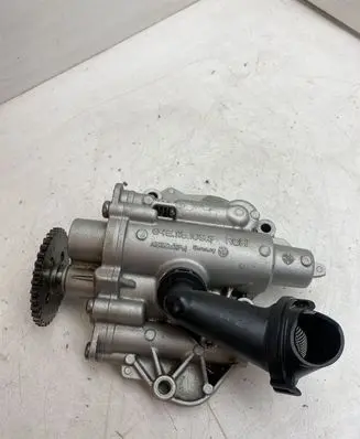 Volkswagen PASSAT B8 Oil pump 04E115109S