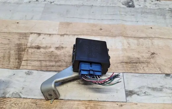 Toyota Yaris Day light relay 8264212050 0617004240