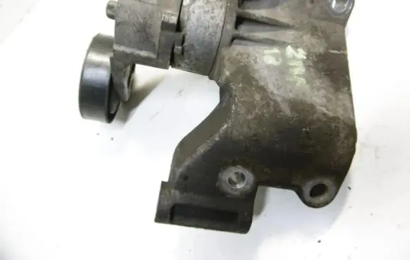 Opel Zafira A Engine mounting bracket 90571112