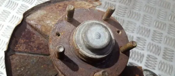 Mazda 626 Rear wheel hub