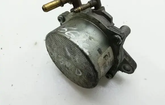 Opel Corsa D Vacuum pump 55193232