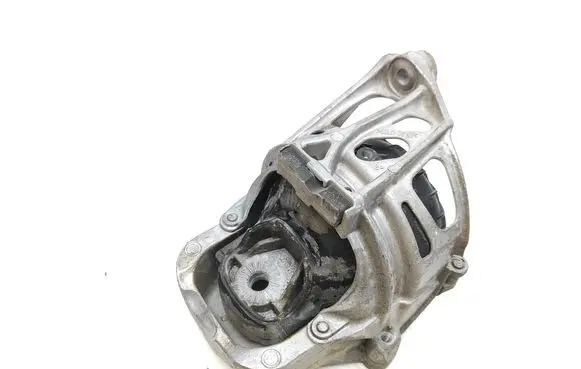 Engine mount bracket
