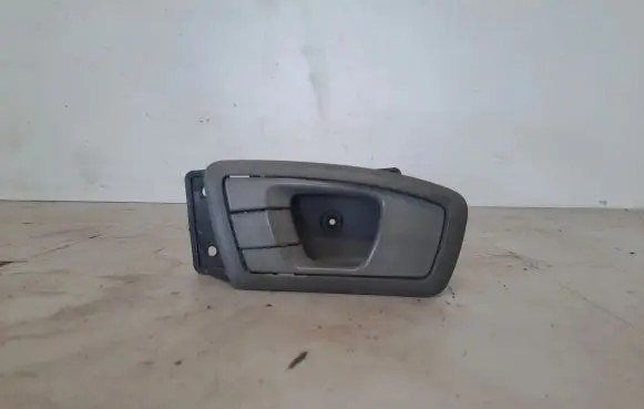 KIA Carens I Front door interior handle