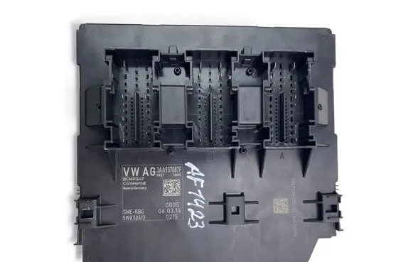 Volkswagen PASSAT B7 Central body control module 3AA937087F