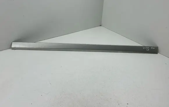 Volvo XC70 Front door trim (molding) 9151911
