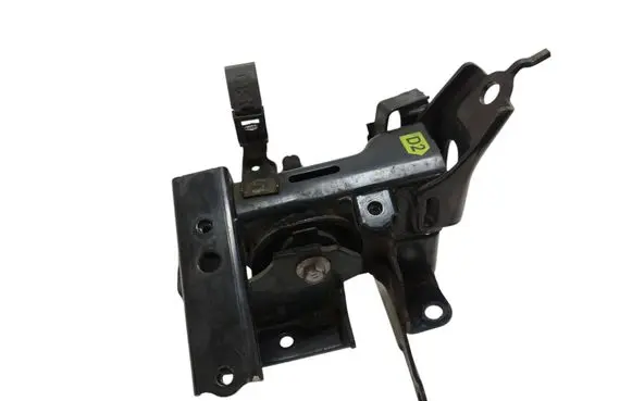 Toyota Yaris Engine mount bracket