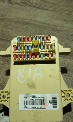 KIA Ceed Fuse module 919502H500